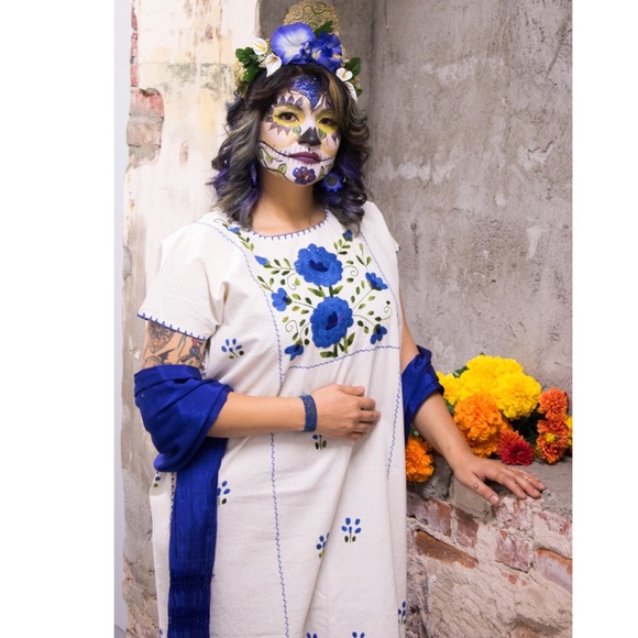 Mexican Embroidered Dress - Picture 11 of 12